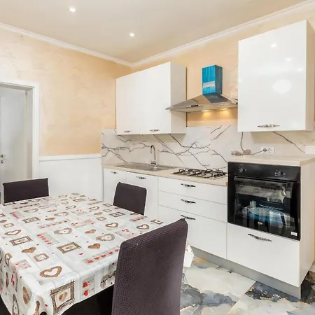 Feriehus Four-bedroom In Fažana